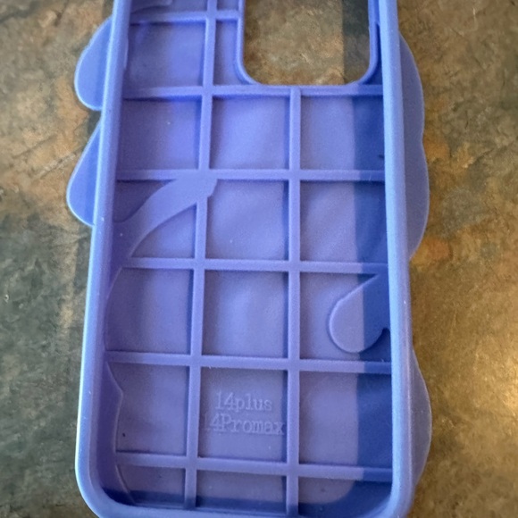 Phone case best for iPhone pro 14 I think it fits 13 pro and 12 pro - Picture 3 of 3